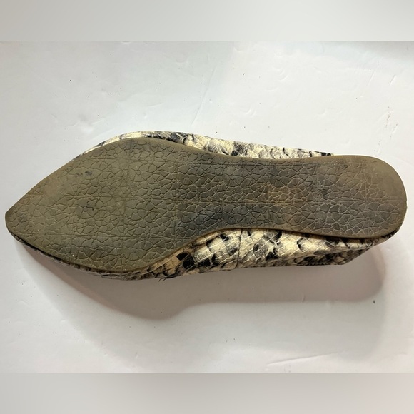 Steve Madden Snakeskin Print Pointed Toe Flats | Approx. Size 7 - Picture 5 of 7